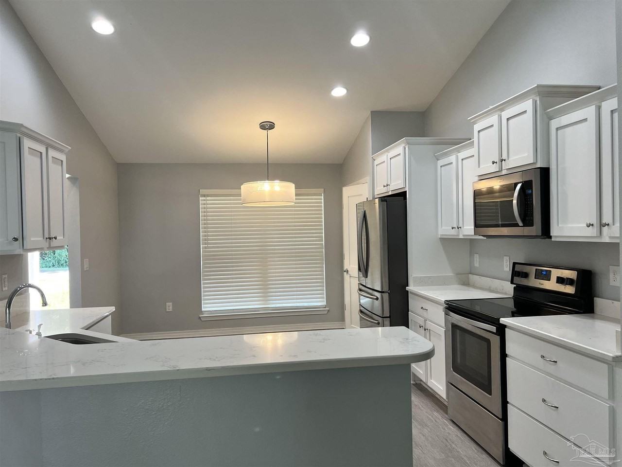 5335 Broad St - Photo 5 of 24