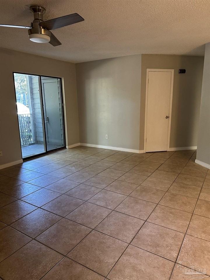 7225 W Fairfield Dr Apt C3 #C3 - Photo 4 of 15