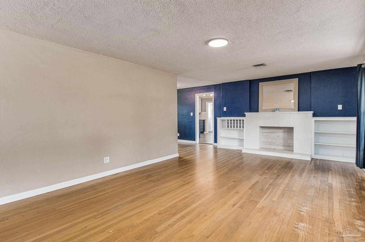 2033 E Bobe St - Photo 3 of 46