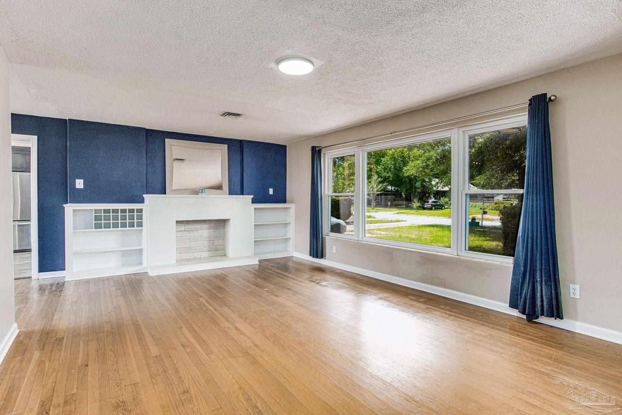 2033 E Bobe St - Photo 4 of 46