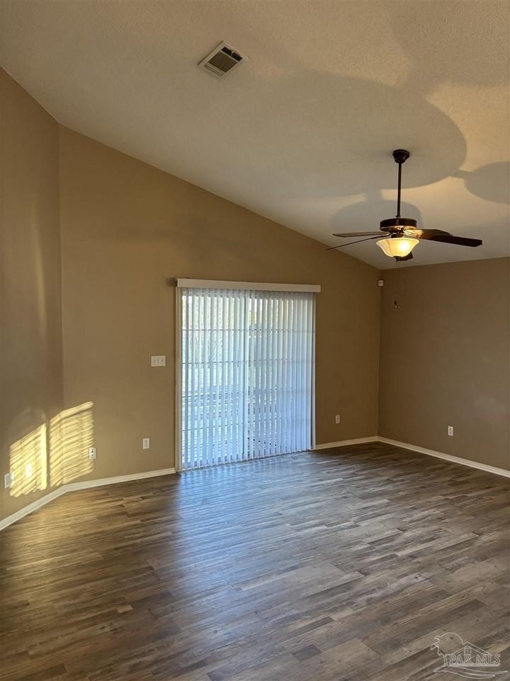 724 Hanley Downs Dr - Photo 3 of 17