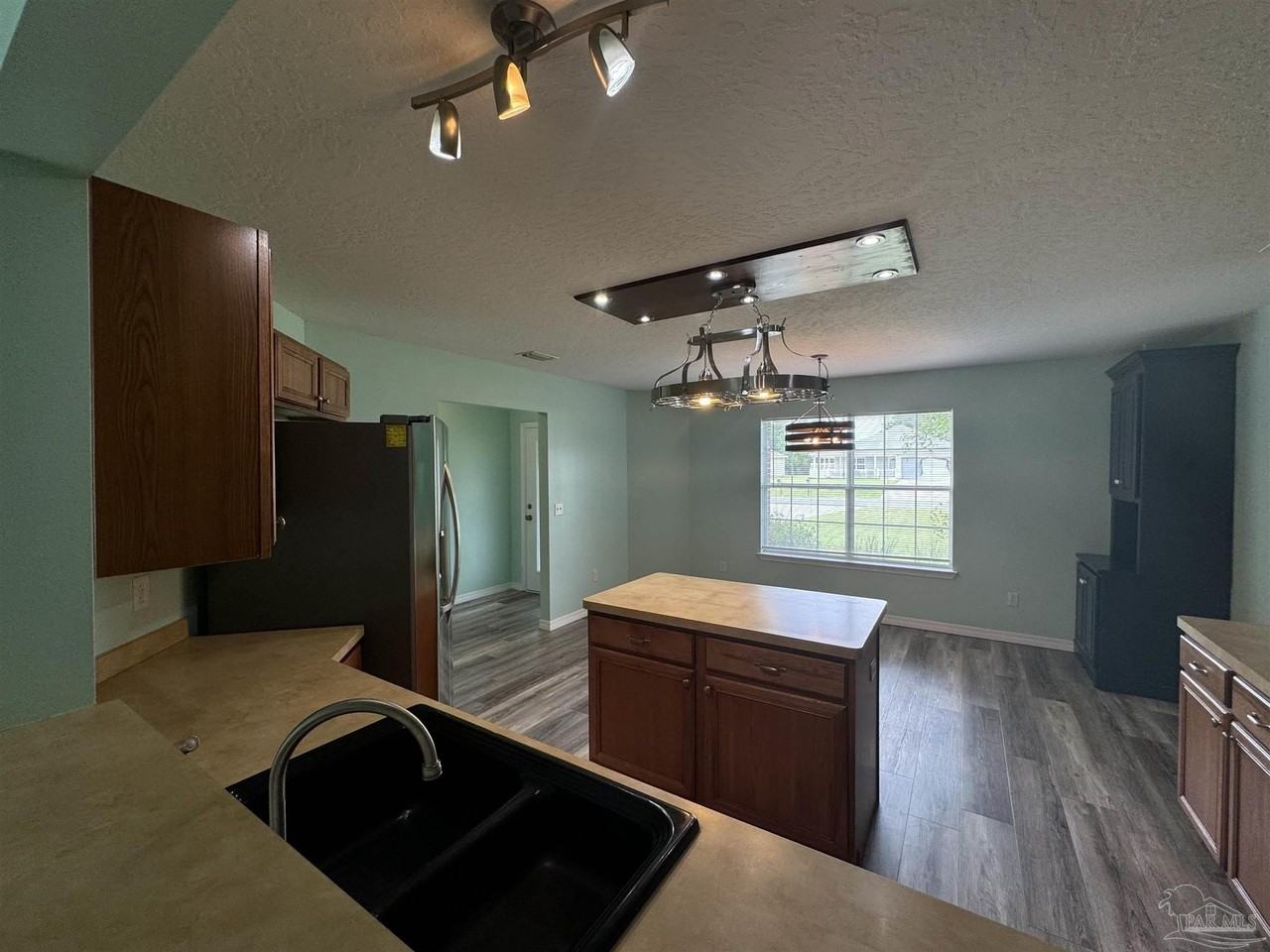 8281 Segura St - Photo 7 of 24