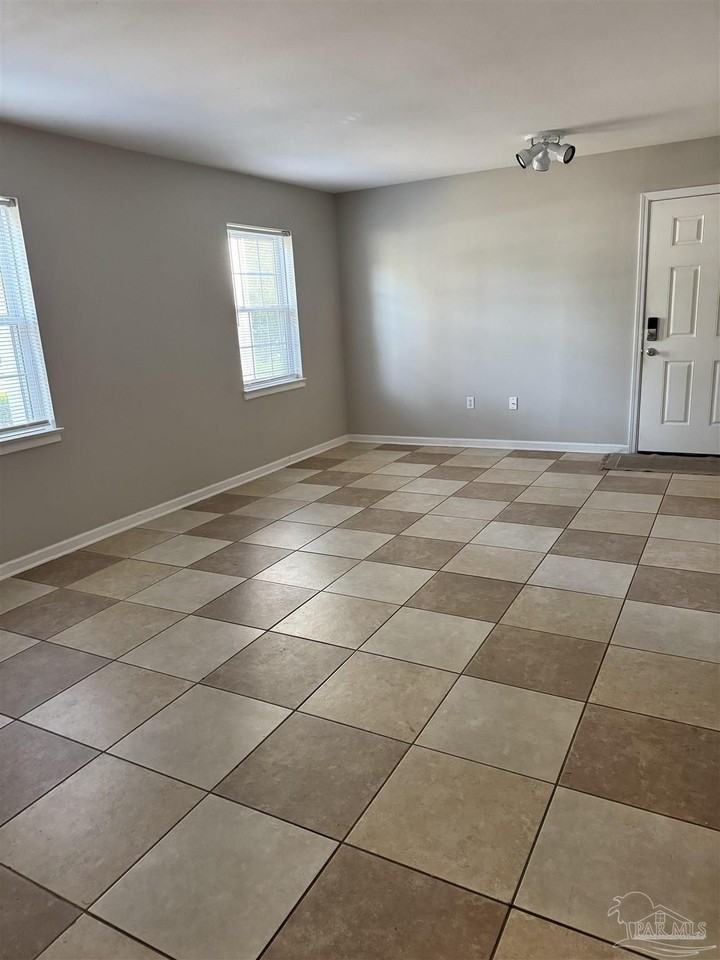 117 S Sunset Blvd - Photo 2 of 22