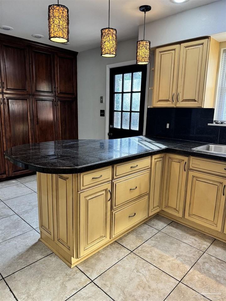 117 S Sunset Blvd - Photo 5 of 22