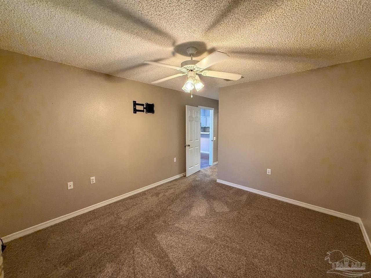 2511 Trailwood Dr - Photo 5 of 18