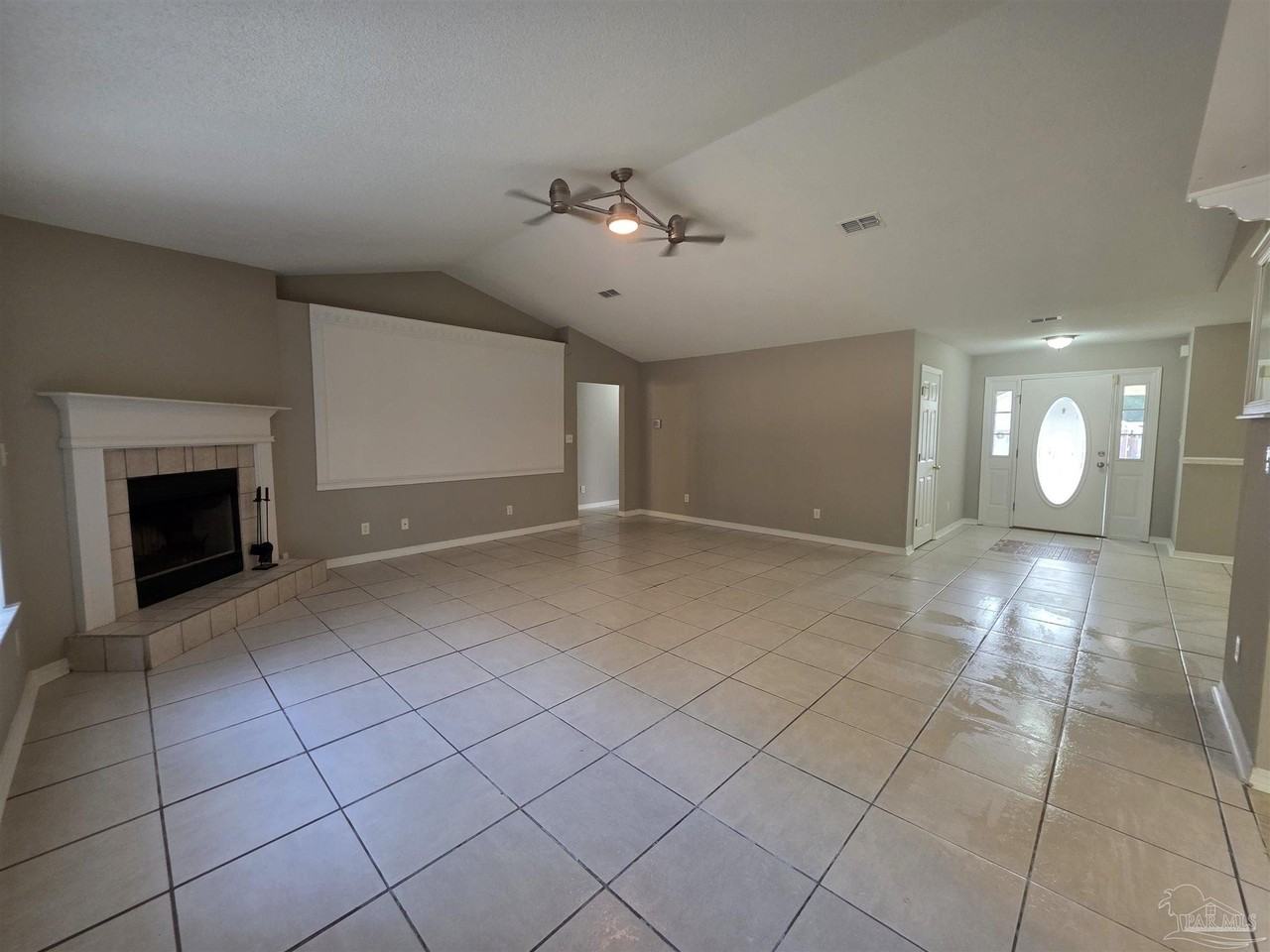 6913 Hanover Ct - Photo 3 of 28