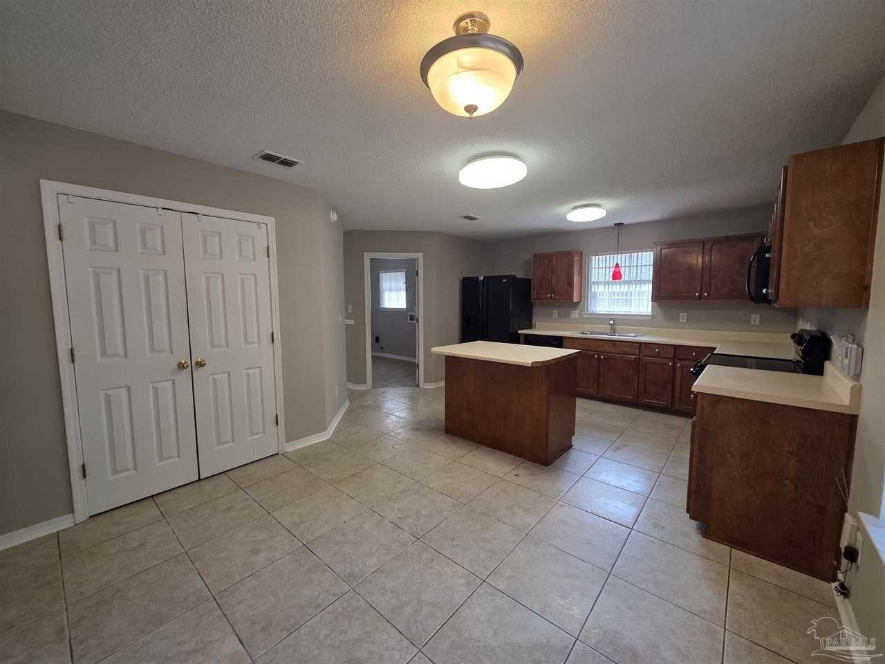 6913 Hanover Ct - Photo 7 of 28