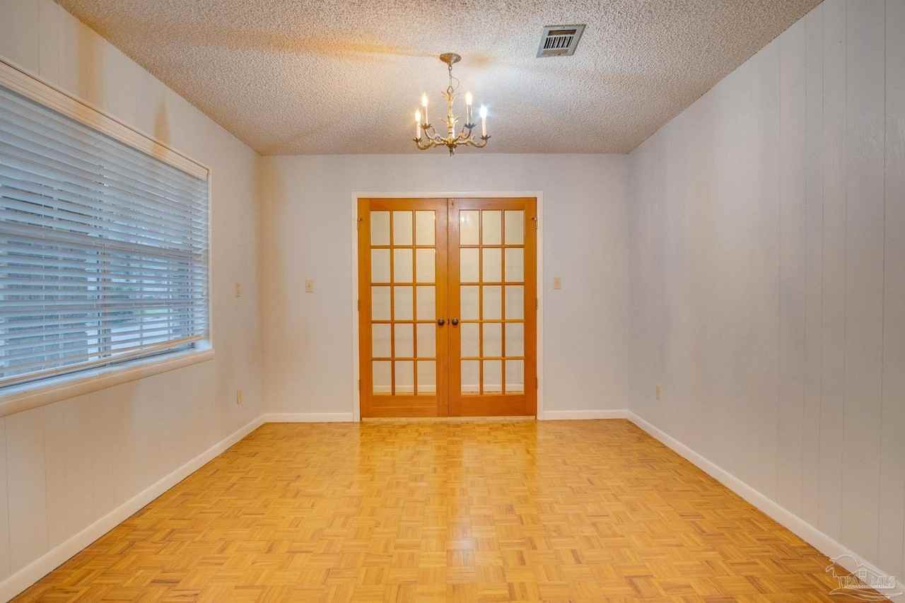 1400 N D St - Photo 4 of 24