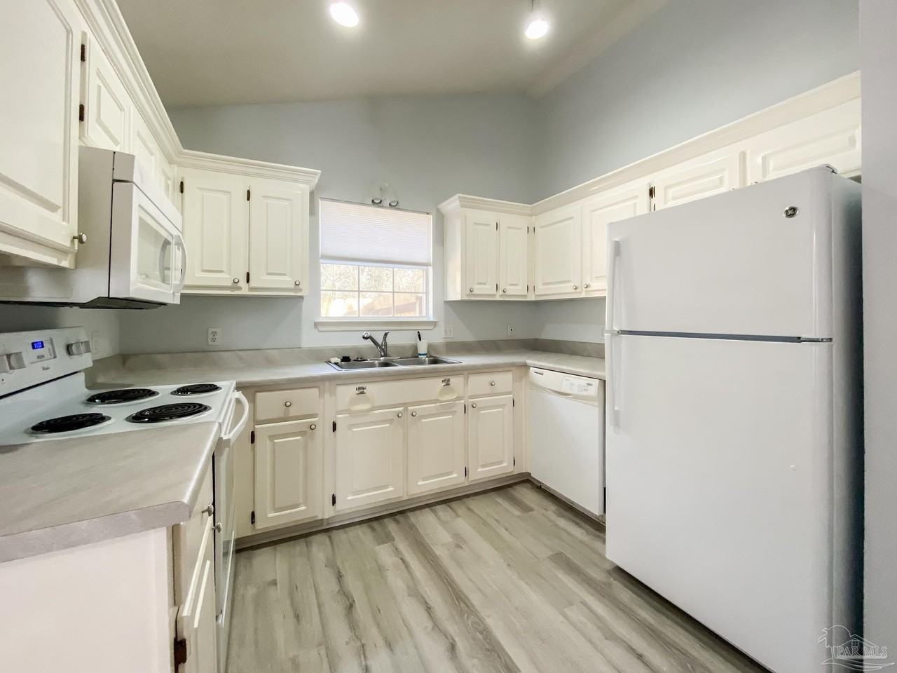 5917 N Bay Point Dr - Photo 3 of 28