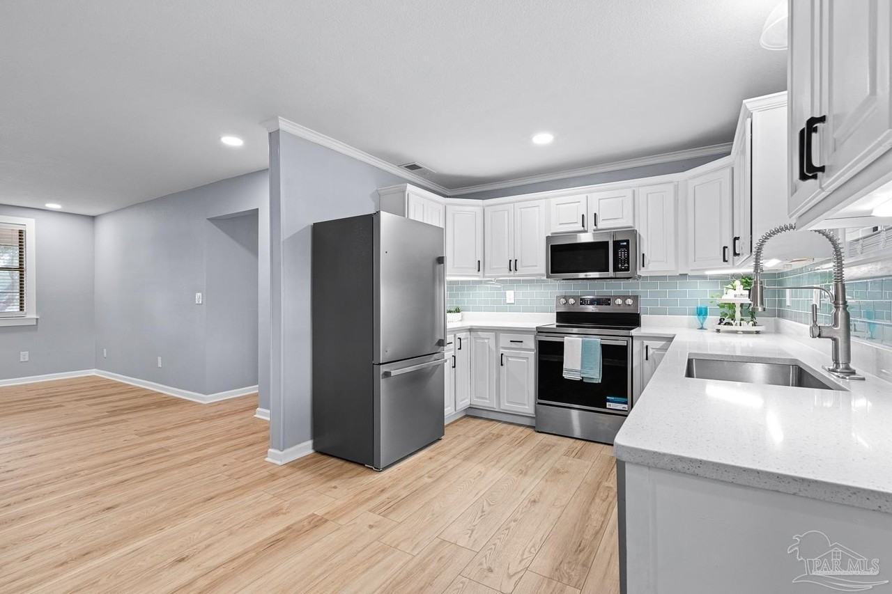 5968 Capitol Dr - Photo 2 of 50