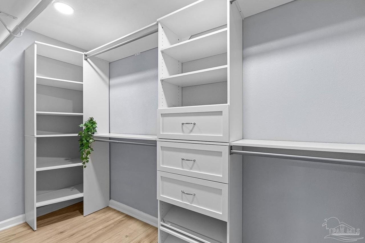 5968 Capitol Dr - Photo 5 of 50