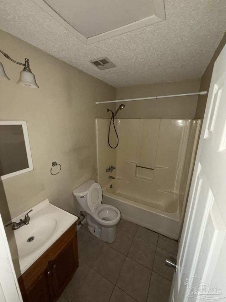 6823 Tiki Ln Apt 4 #4 - Photo 5 of 6