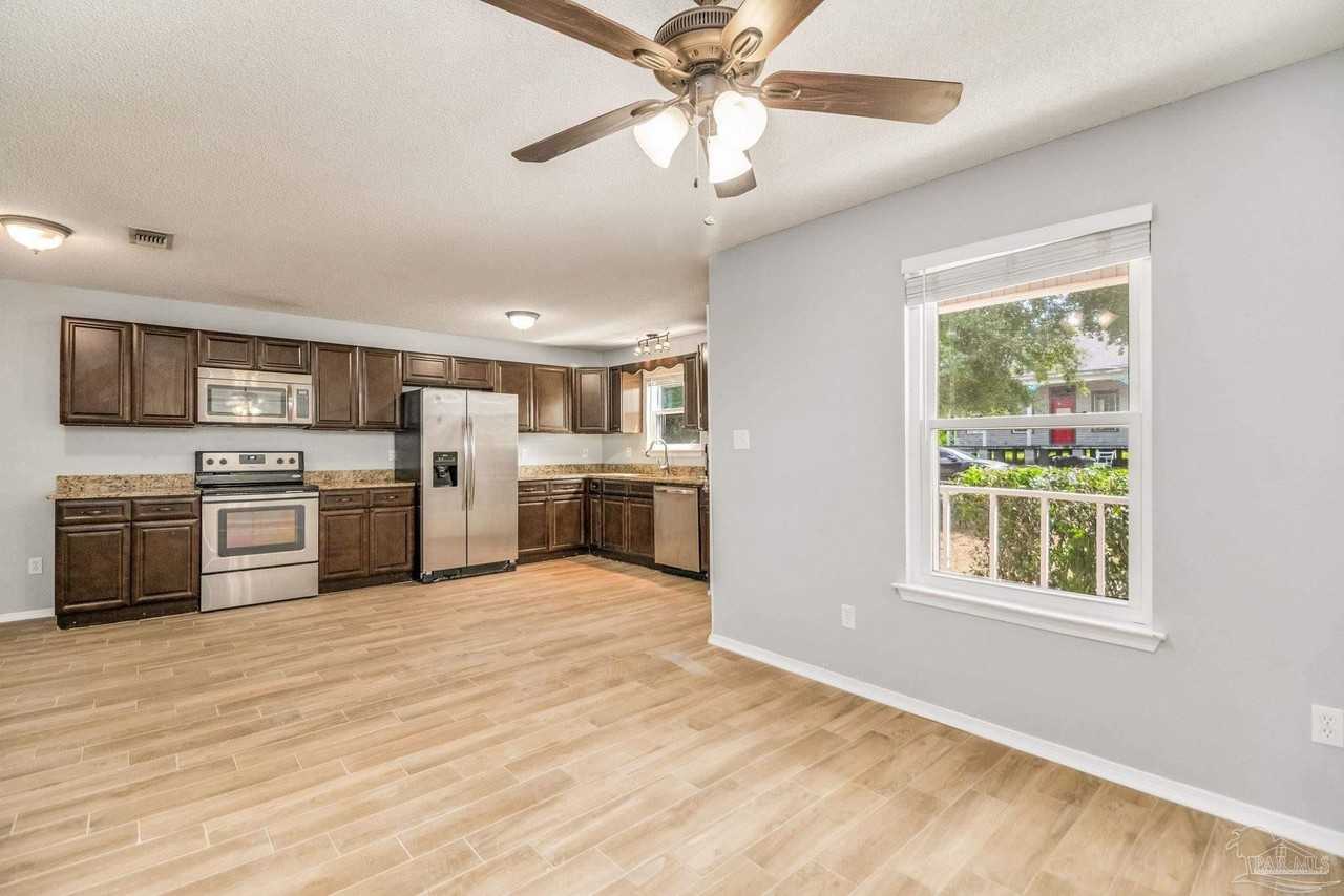 411 N Coyle St - Photo 3 of 25