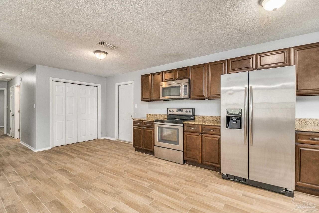 411 N Coyle St - Photo 5 of 25