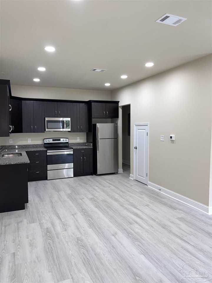 1907 Dr Martin Luther King Jr Dr Apt B #B - Photo 5 of 26