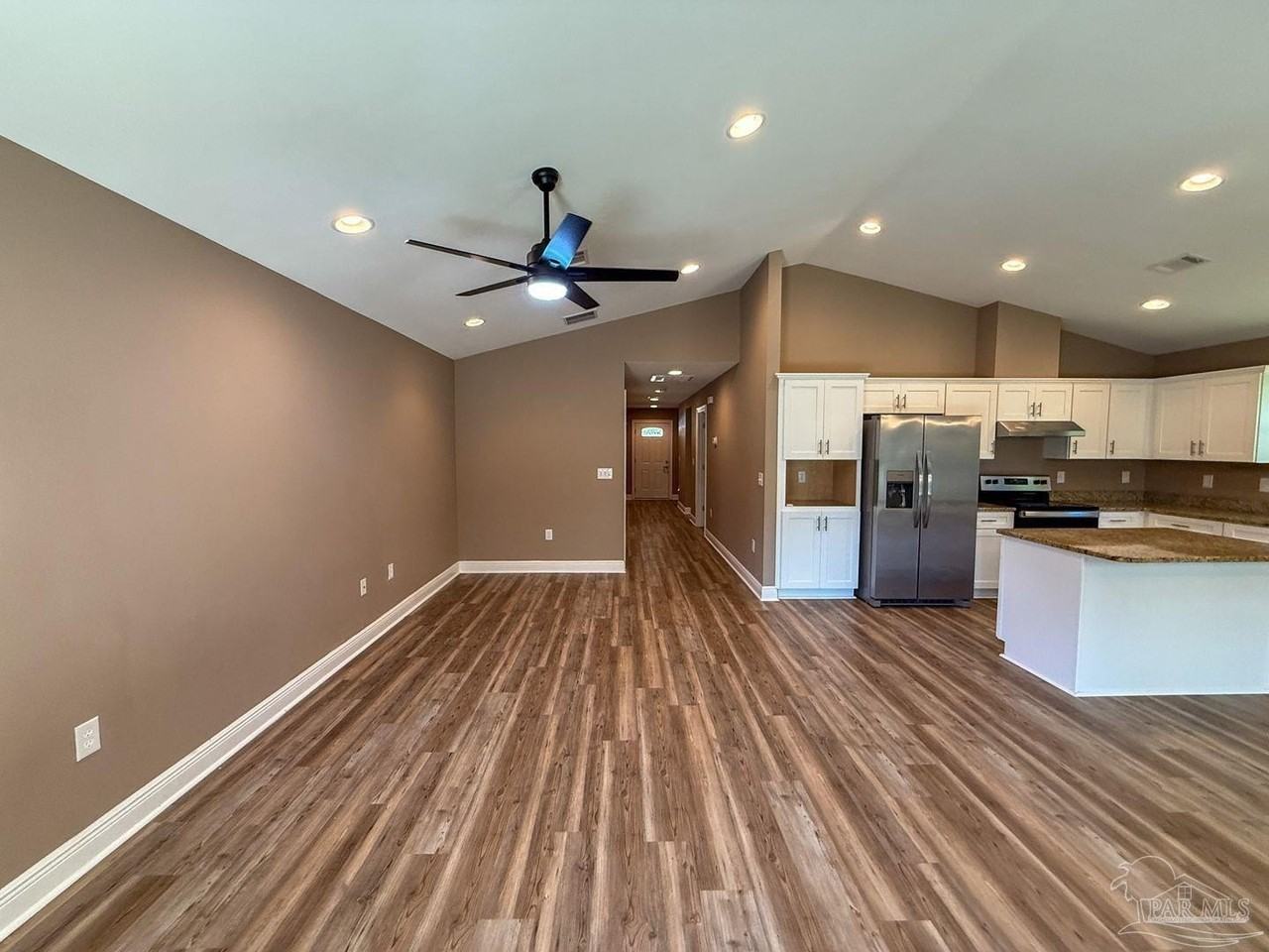 10423 Tanton Rd - Photo 2 of 19