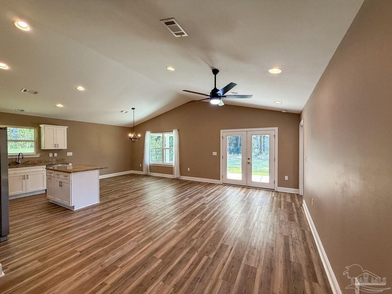 10423 Tanton Rd - Photo 4 of 19