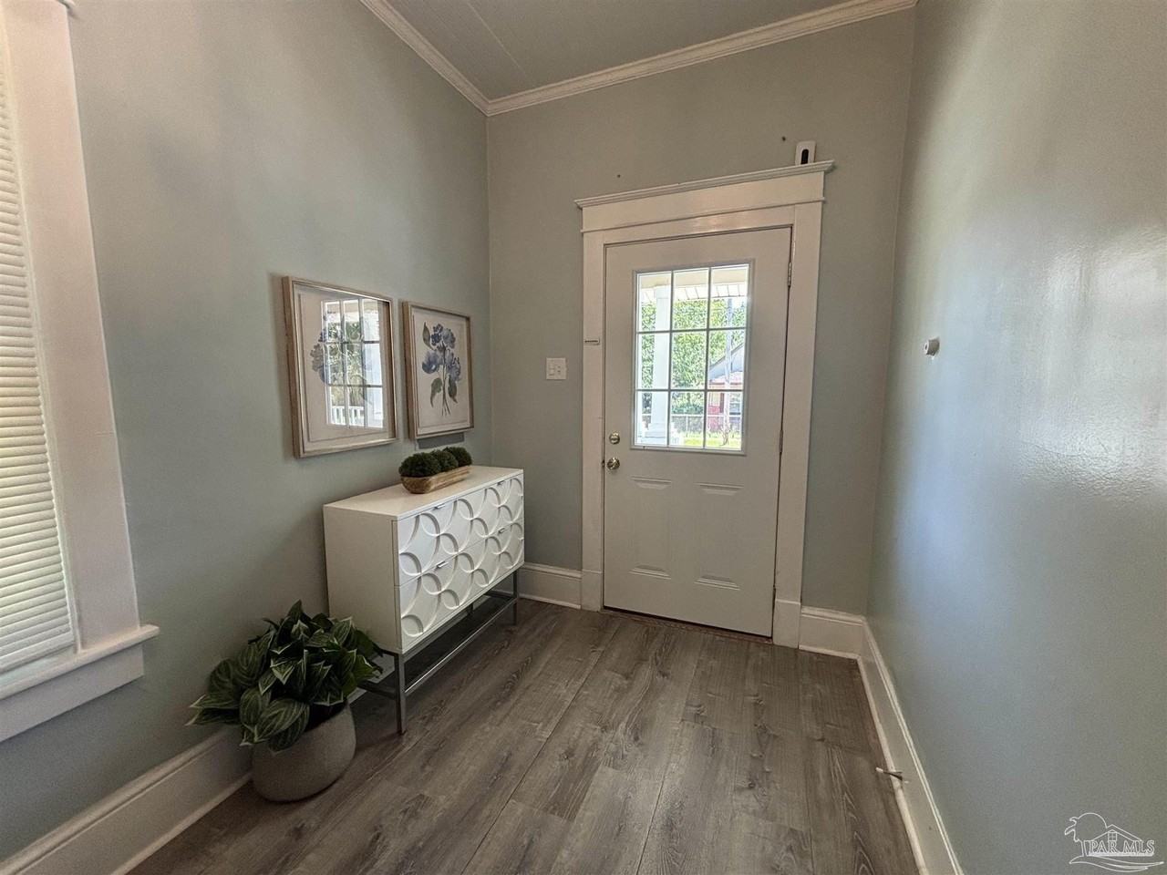 1118 W Belmont St - Photo 4 of 19