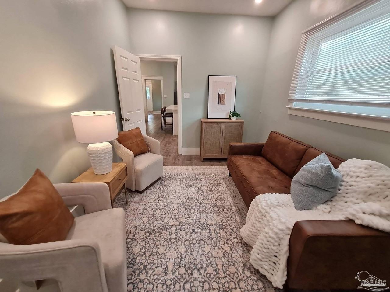 1118 W Belmont St - Photo 5 of 19