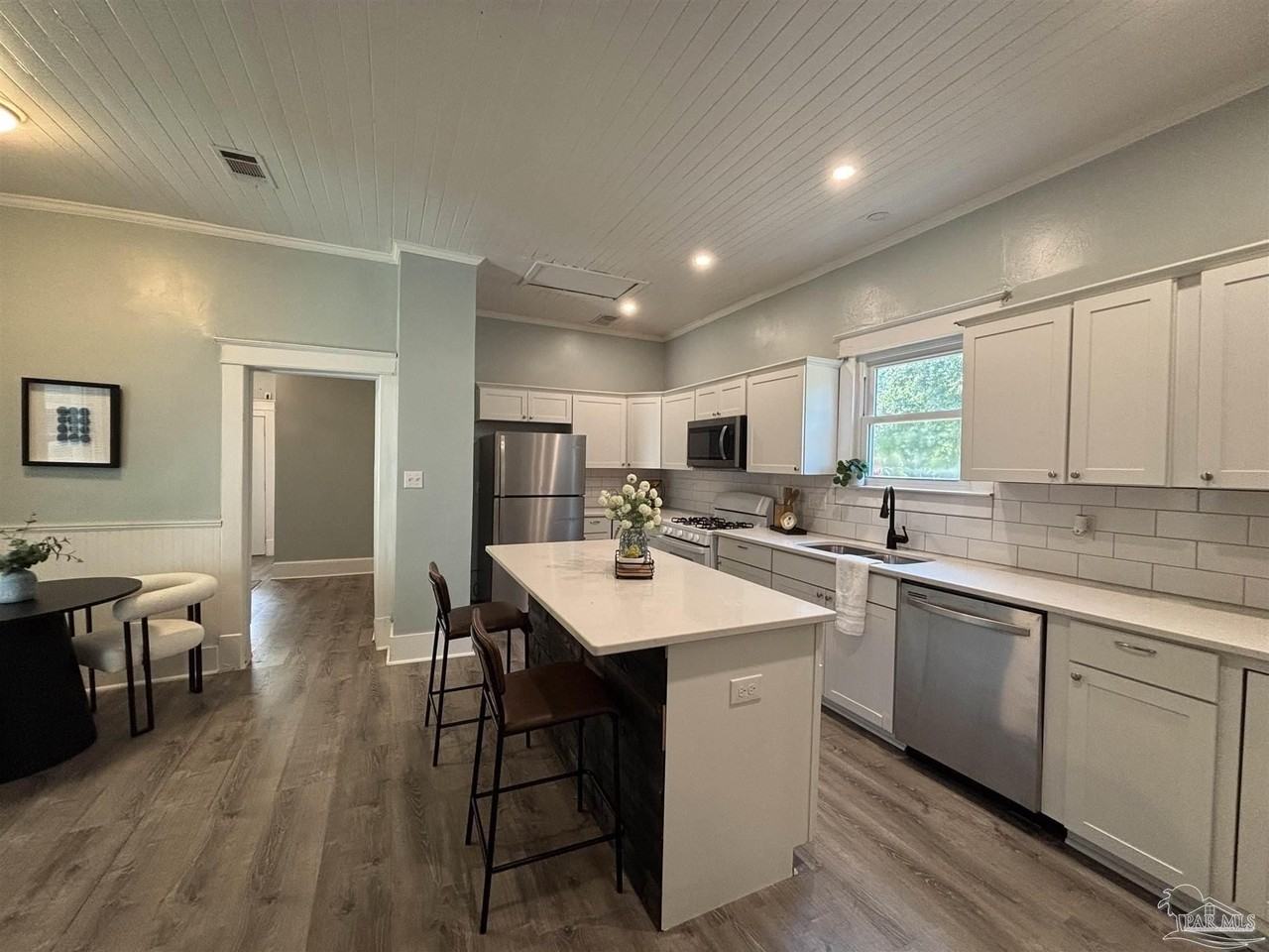 1118 W Belmont St - Photo 7 of 19