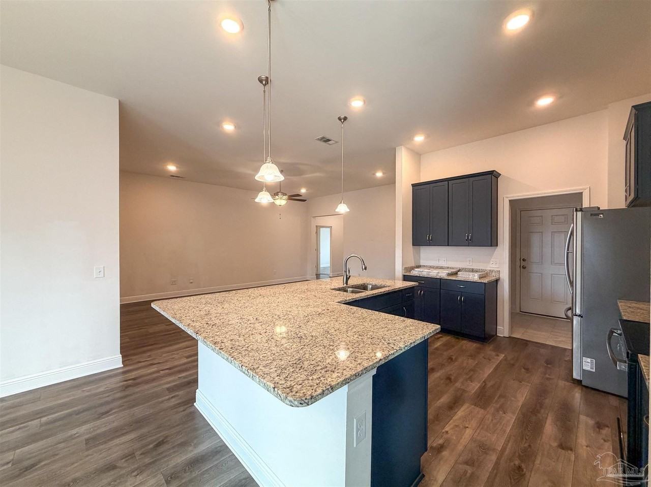 5738 Dunridge Dr - Photo 3 of 21