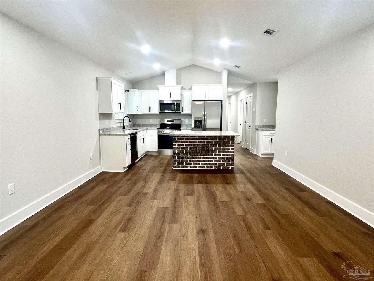 4417 Oak Ln - Photo 3 of 24