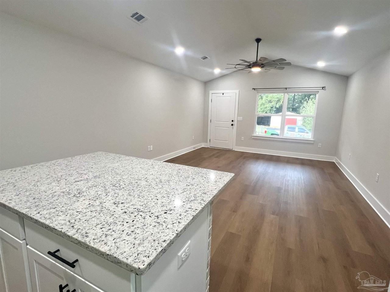 4417 Oak Ln - Photo 7 of 24