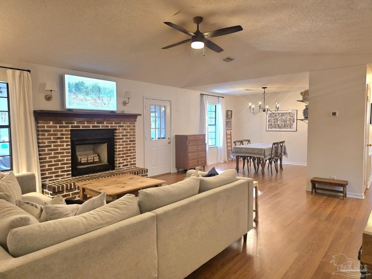 5949 Rolling Greens Dr - Photo 2 of 23