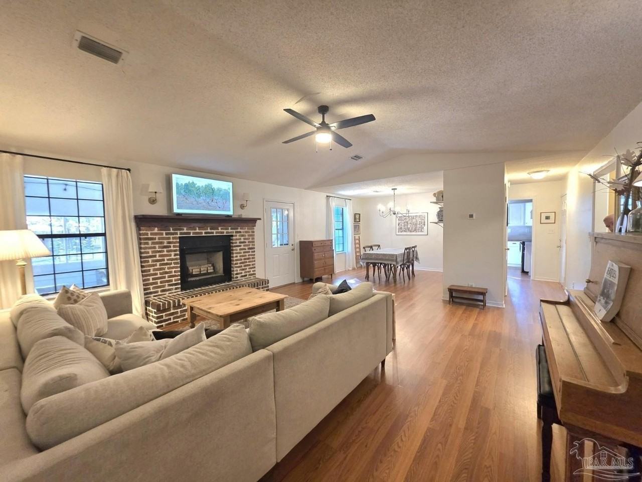 5949 Rolling Greens Dr - Photo 3 of 23