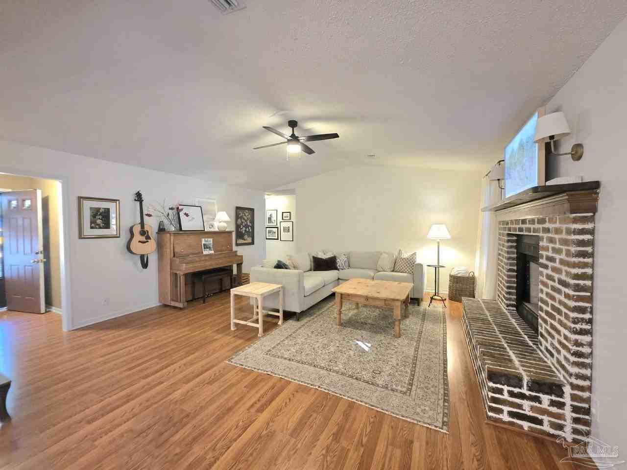 5949 Rolling Greens Dr - Photo 4 of 23