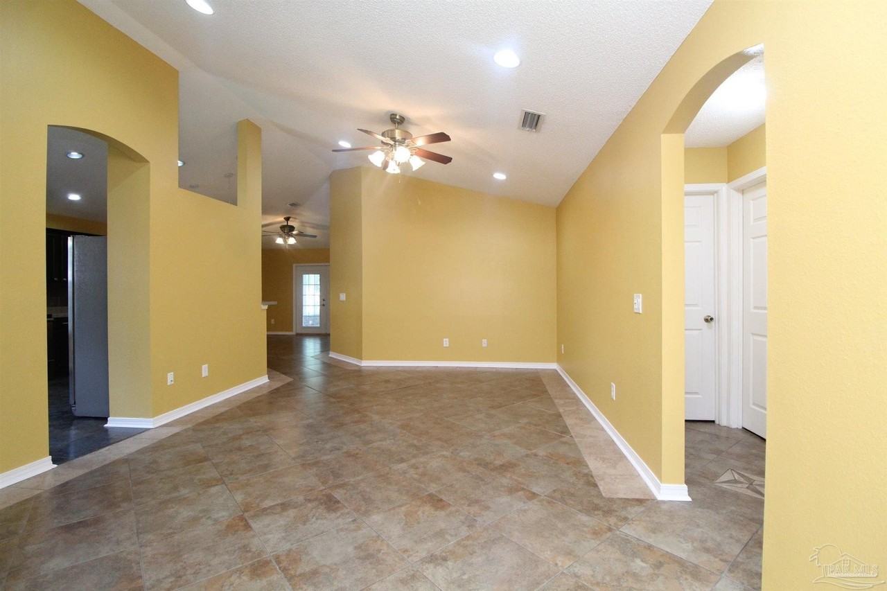 639 Saleta St - Photo 3 of 29