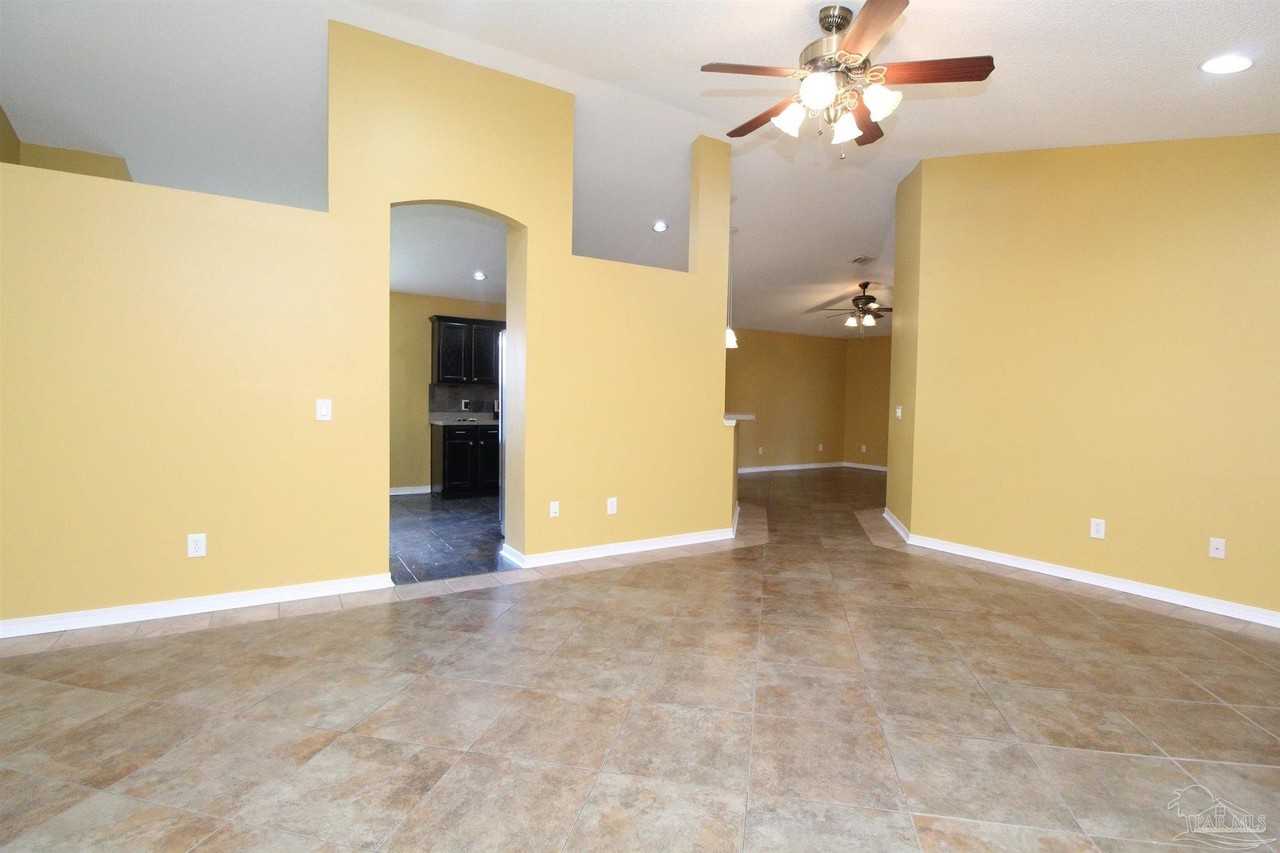 639 Saleta St - Photo 4 of 29