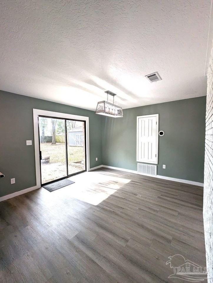 6045 Hamilton Bridge Rd - Photo 7 of 31