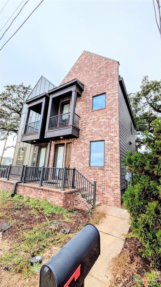 379 S Clubbs St - Photo 2 of 37