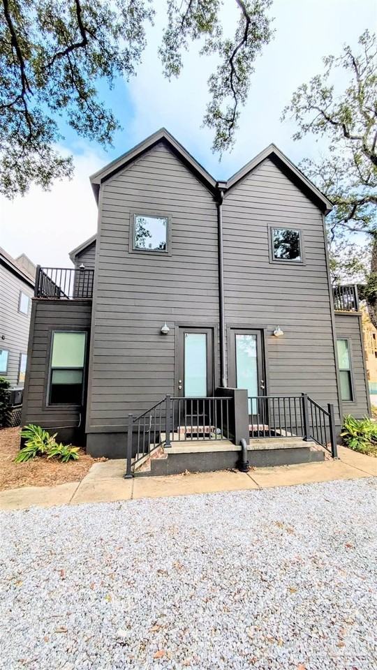 379 S Clubbs St - Photo 4 of 37