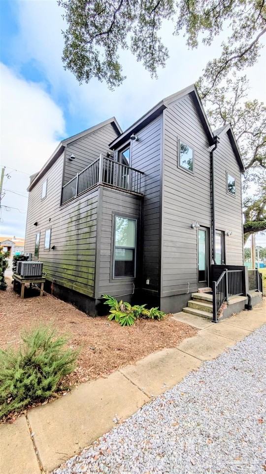 379 S Clubbs St - Photo 5 of 37