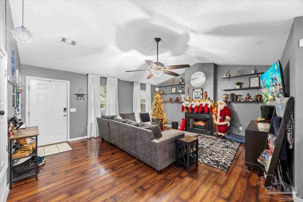 2625 Tupelo Ave - Photo 2 of 24