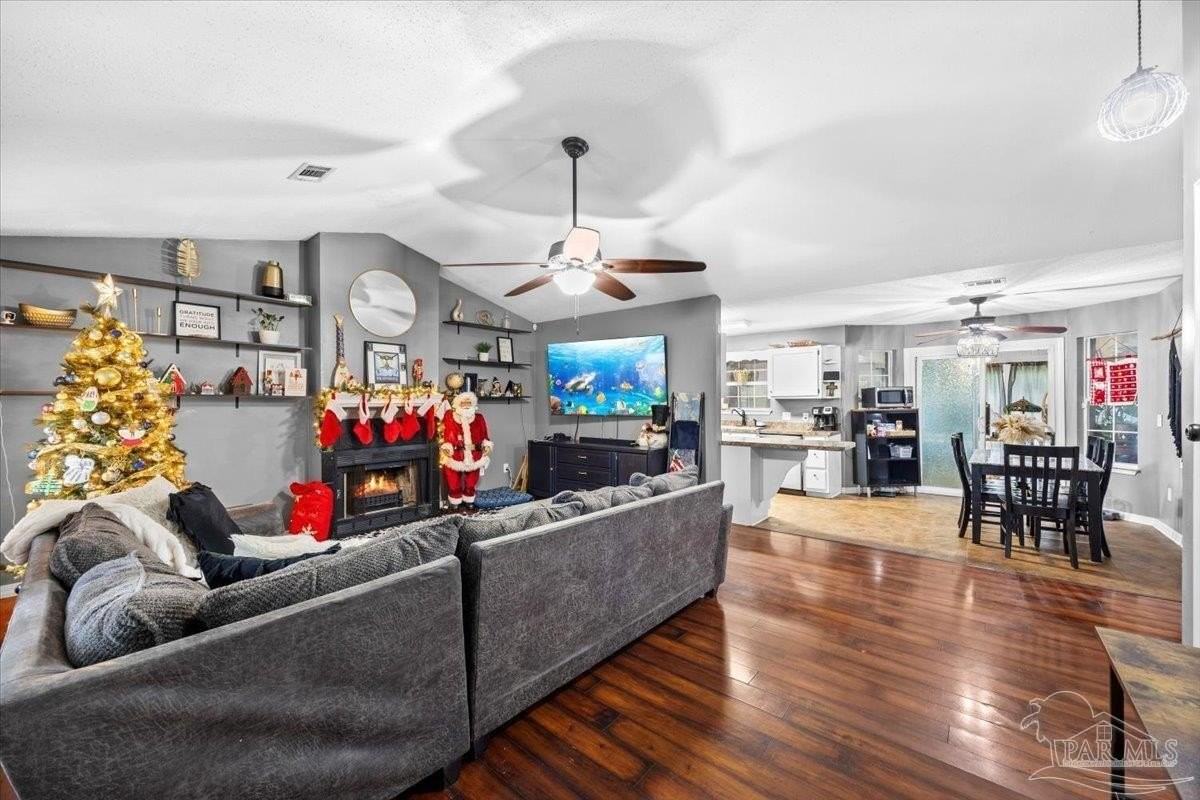 2625 Tupelo Ave - Photo 3 of 24