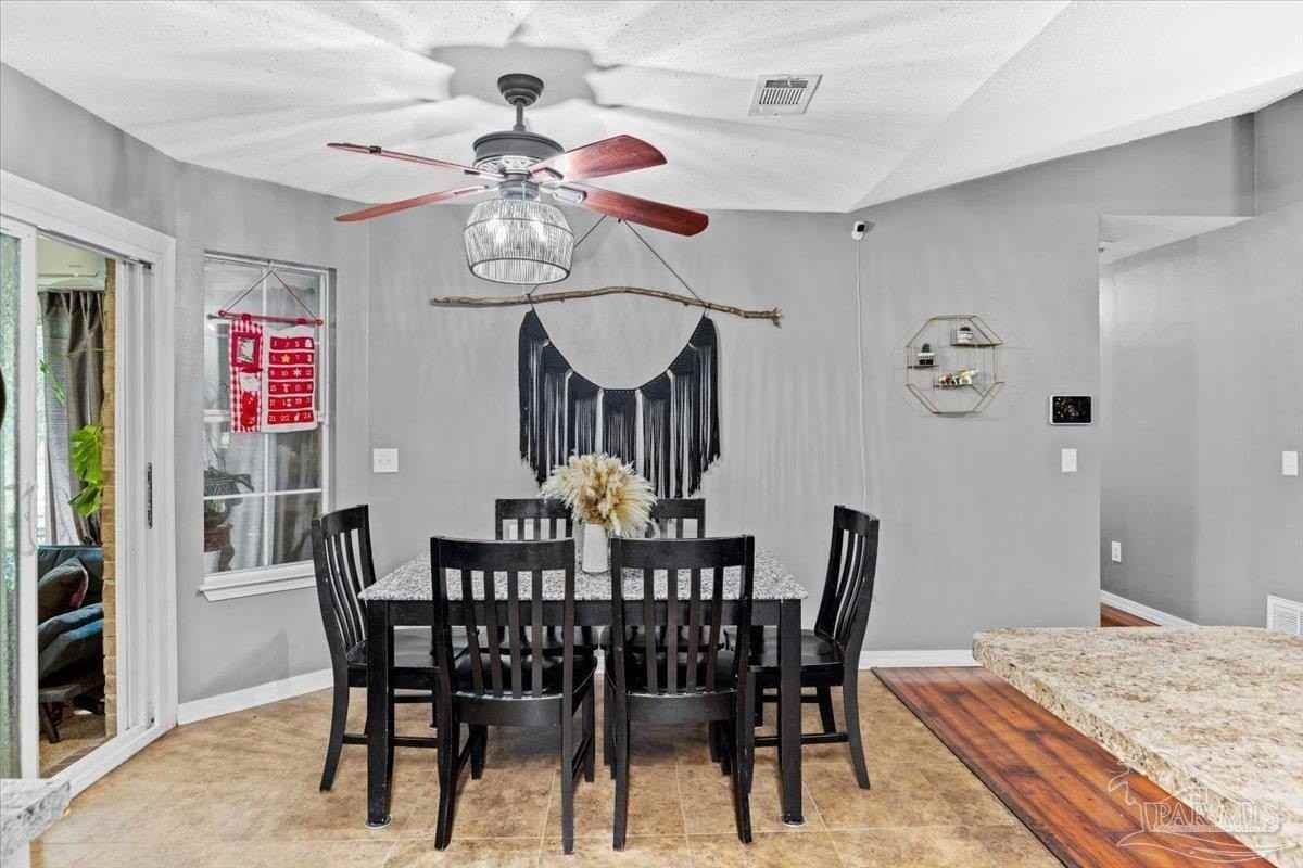 2625 Tupelo Ave - Photo 4 of 24