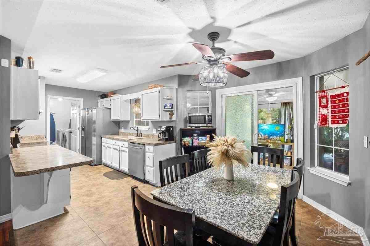 2625 Tupelo Ave - Photo 5 of 24