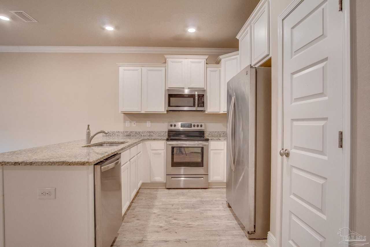 310 S F St - Photo 7 of 26