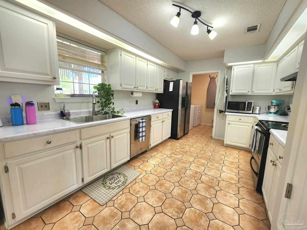 589 Bobwhite Pl - Photo 4 of 25