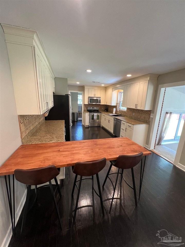 320 Gamarra Rd - Photo 7 of 29