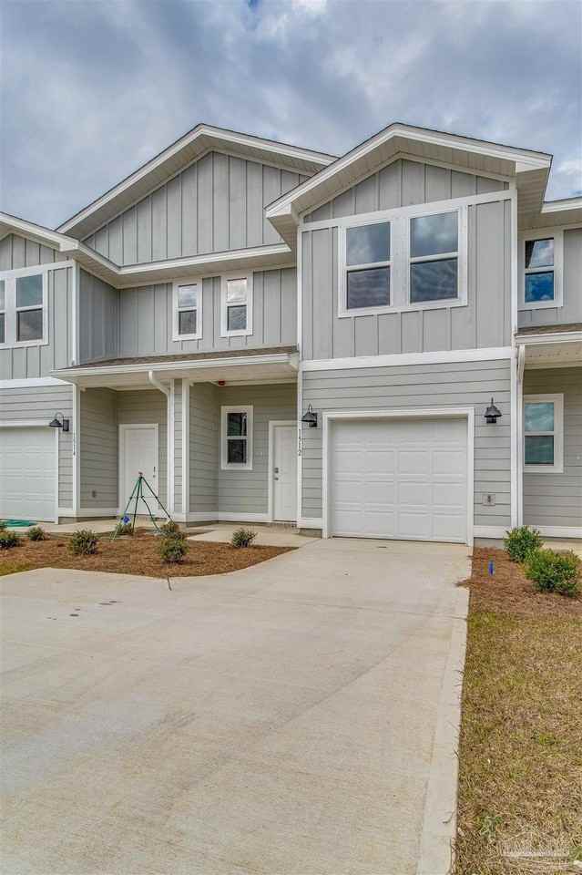 1512 Farragut Way - Photo 3 of 32