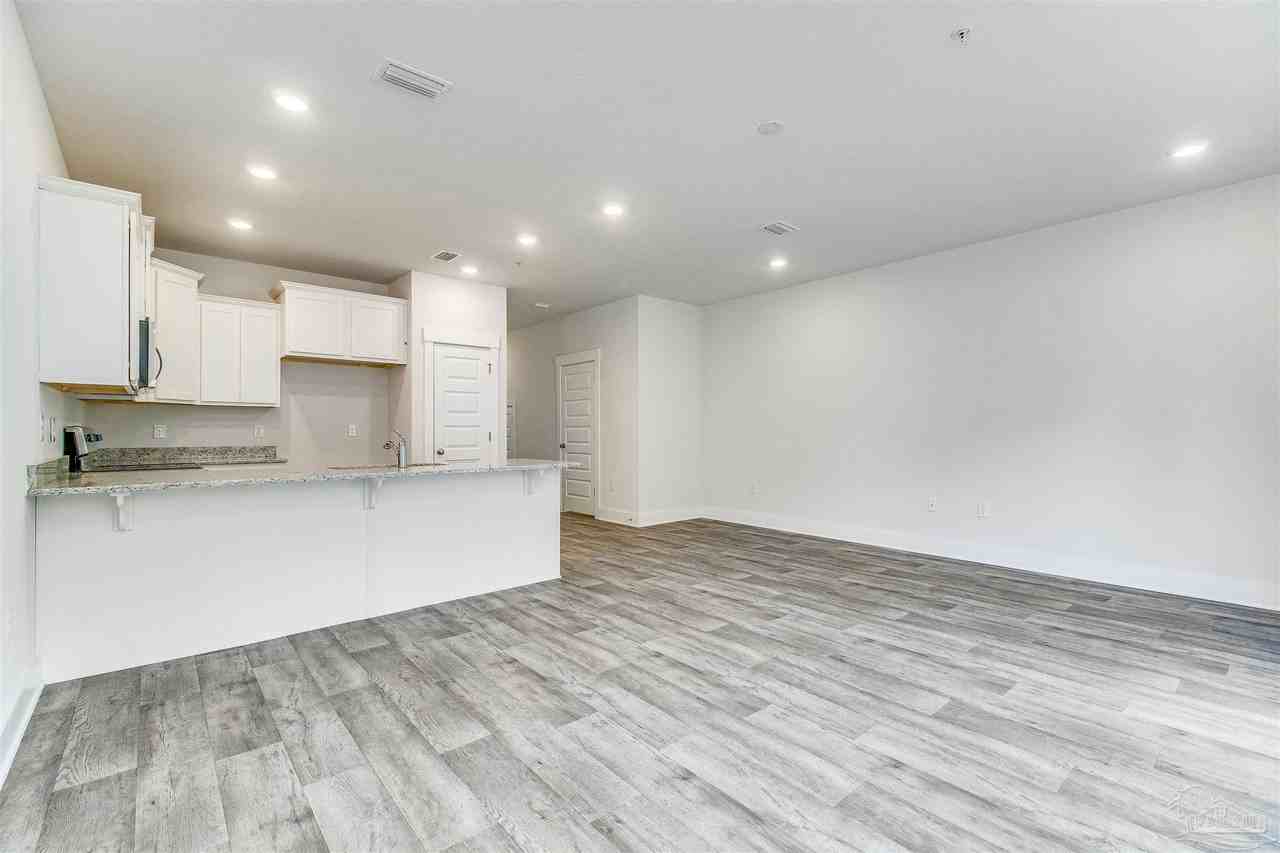 1512 Farragut Way - Photo 5 of 32