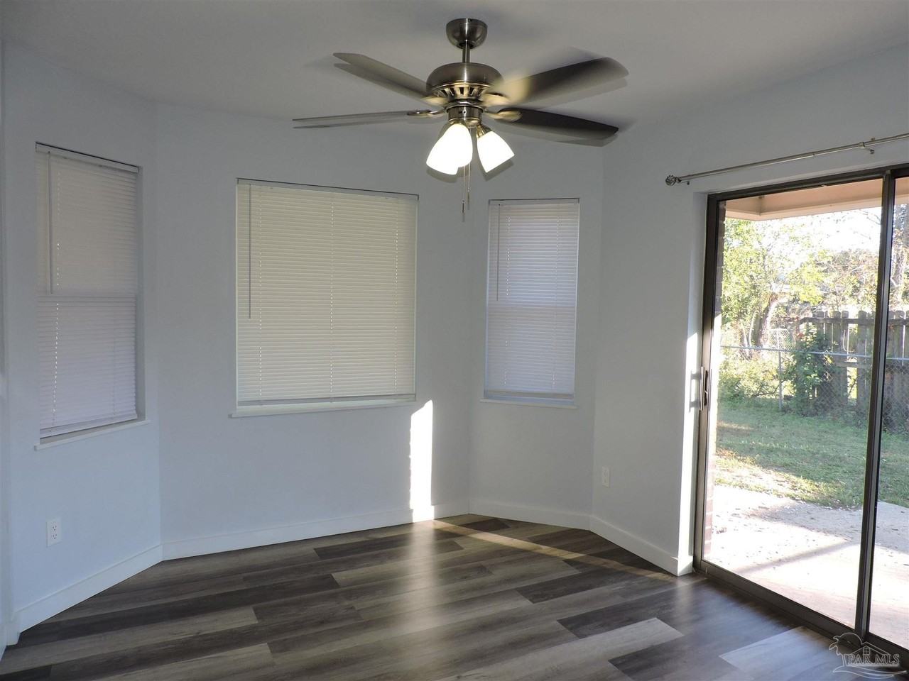 526 Briarwood Dr - Photo 6 of 26