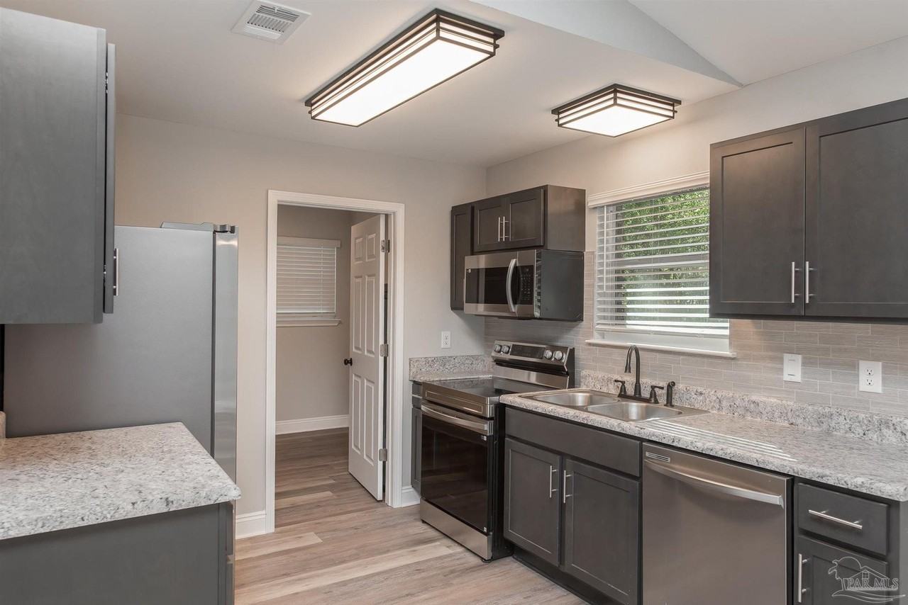 245 Cary Memorial Dr - Photo 7 of 22