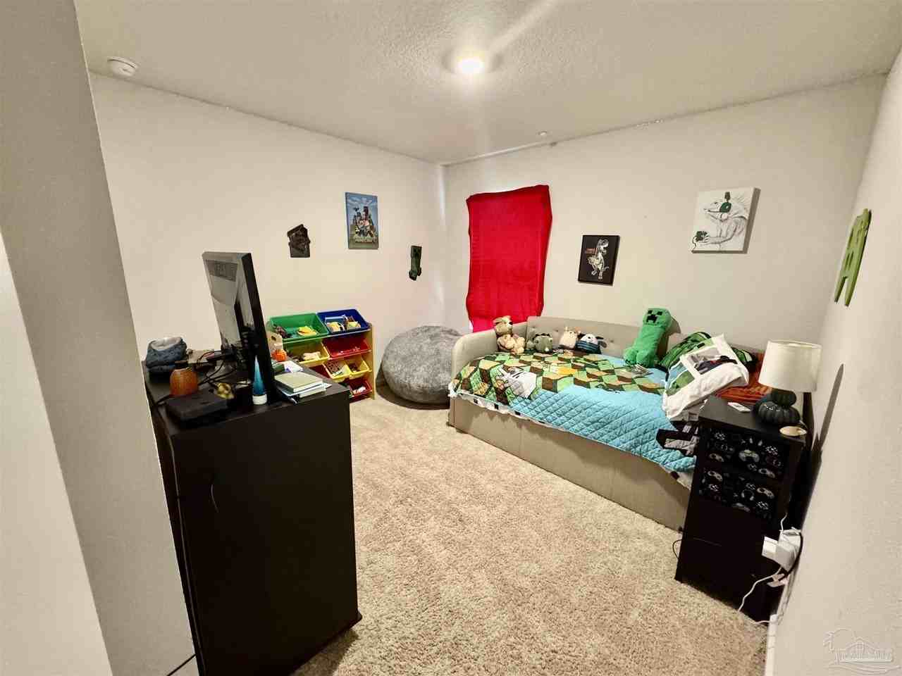 5645 Guinevere Ln - Photo 7 of 24