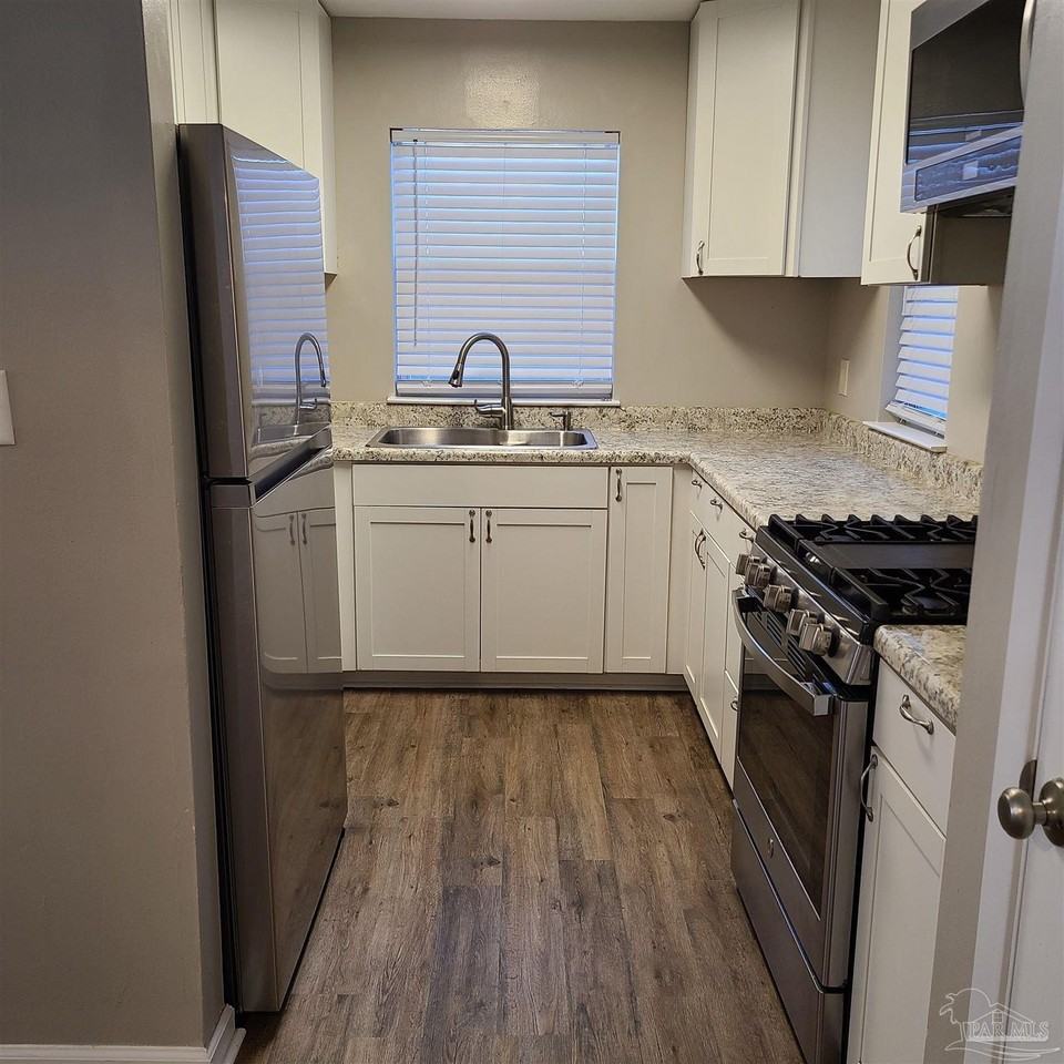 910 N De Villiers St Apt B #B - Photo 3 of 12