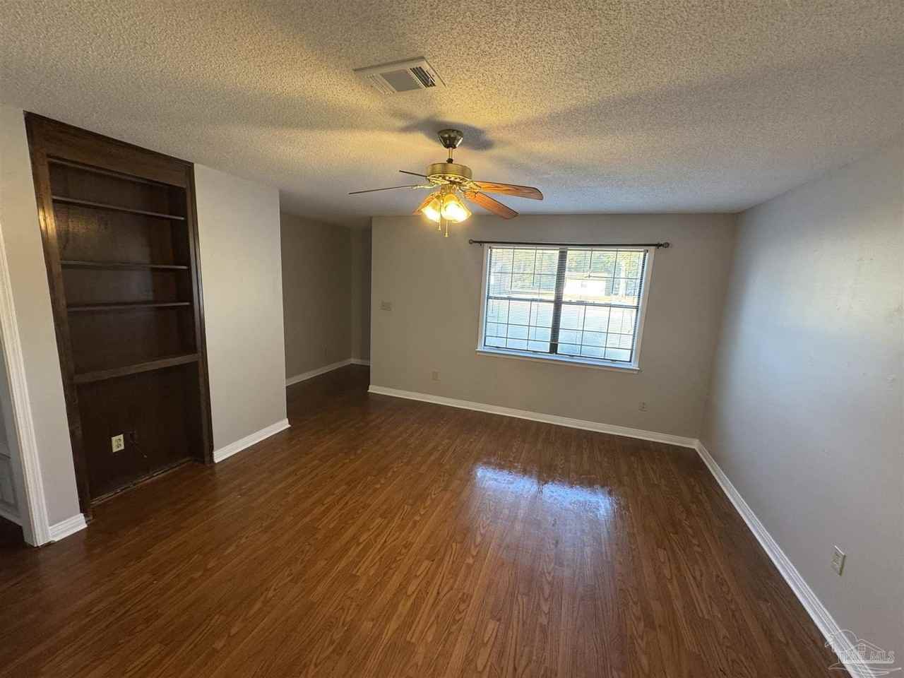 6413 Kennington Cir - Photo 2 of 16